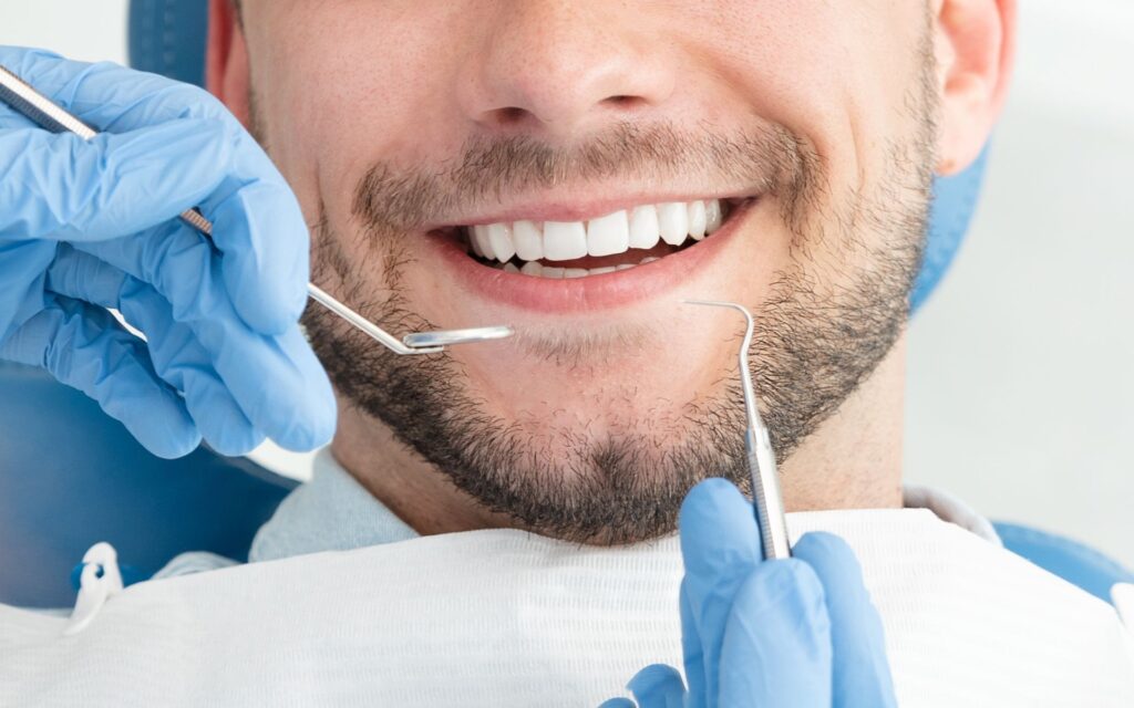 Cure dentali all’estero o in Italia? Cosa valutare prima di scegliere